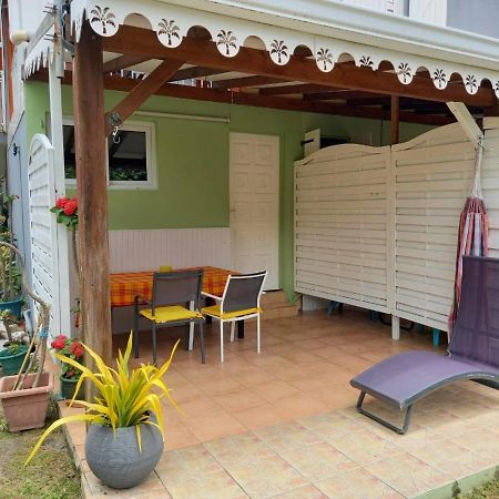 Petit appartement cosy près des plages Sainte-Anne Extérieur photo