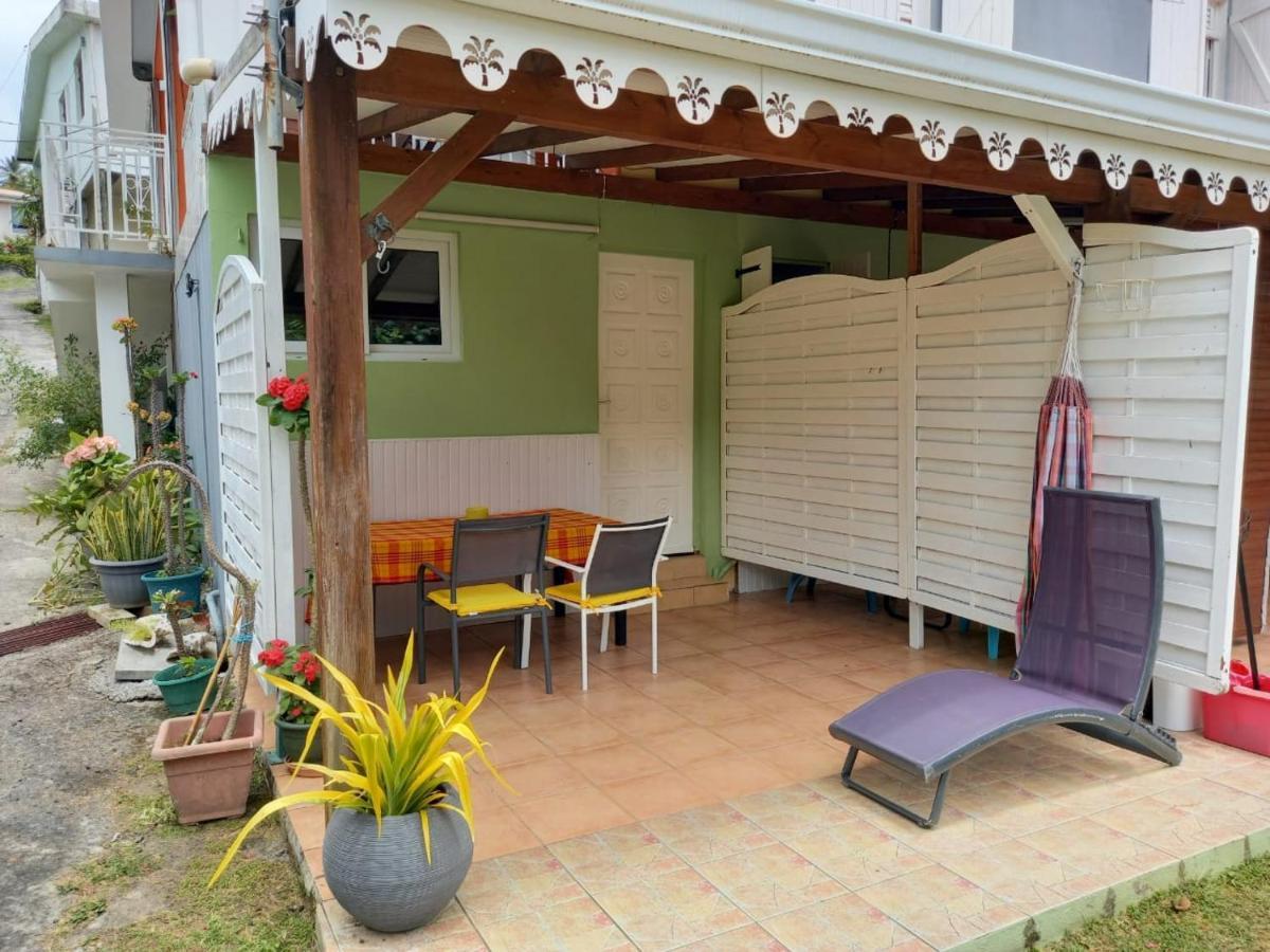 Petit appartement cosy près des plages Sainte-Anne Extérieur photo